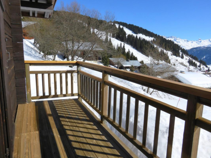 Balcon vue Sud-Est, assez large pour prendre les repas et les bains de soleil