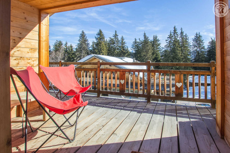 Chalet Les Carons, 6
Balcon longeant - © Gîtes de France Chalet Les Carons, 6
Balcon longeant