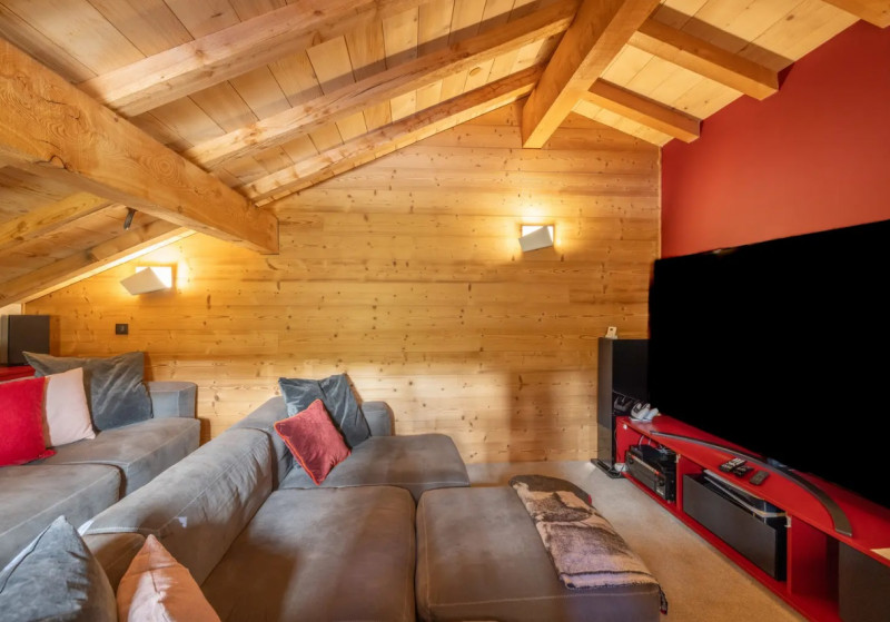 HOME CINEMA - © LES GALETAS DU MONT BLANC HOME CINEMA