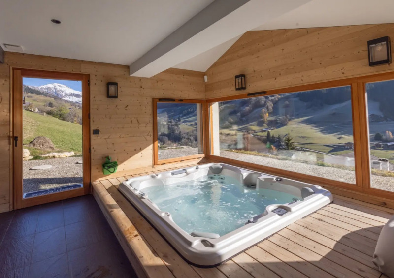 JACUZZI - © LES GALETAS DU MONT BLANC JACUZZI