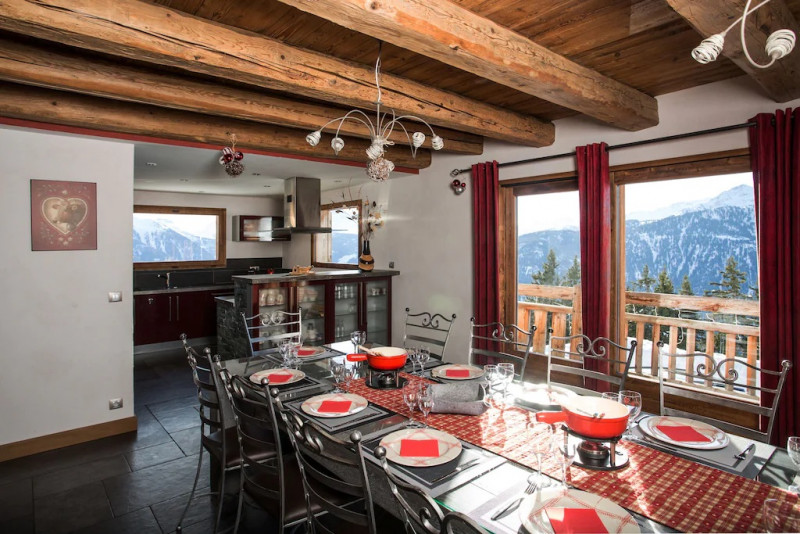 Chalet Vers Les Plans coin repas - © Bouchage Yann Chalet Vers Les Plans coin repas