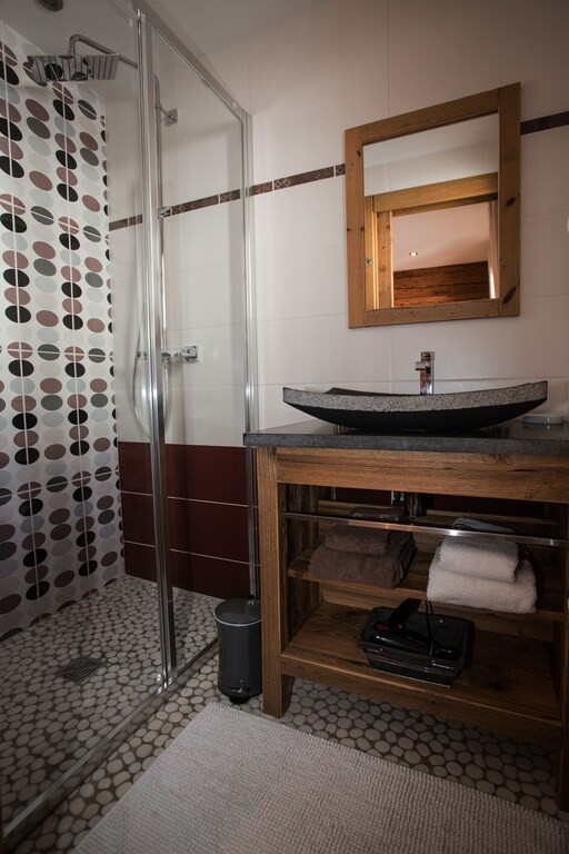 Chalet Vers Les Plans sdb1 - © Bouchage Yann Chalet Vers Les Plans sdb1