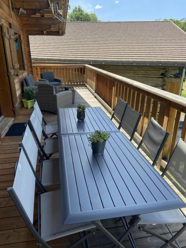 coin repas sur le balcon