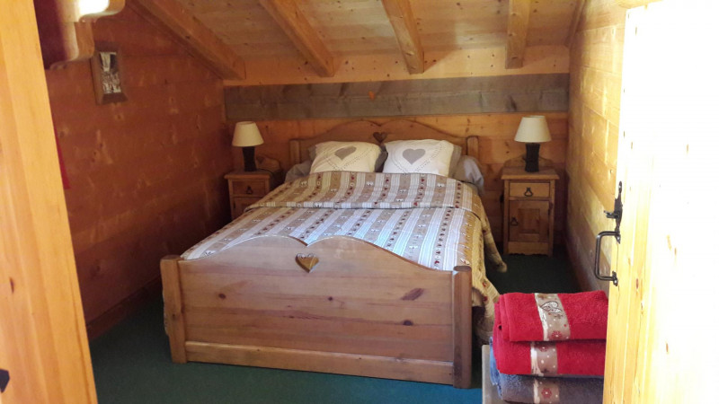 Chambre N°1 avec un lit de 140.
Oreillers, traversin, couette et couvertures fournis. - © Gîtes de France Chambre N°1 avec un lit de 140.
Oreillers, traversin, couette et couvertures fournis.