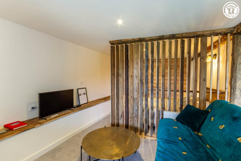 claustra vieux bois séparant le coin chambre - © Gîtes de France claustra vieux bois séparant le coin chambre