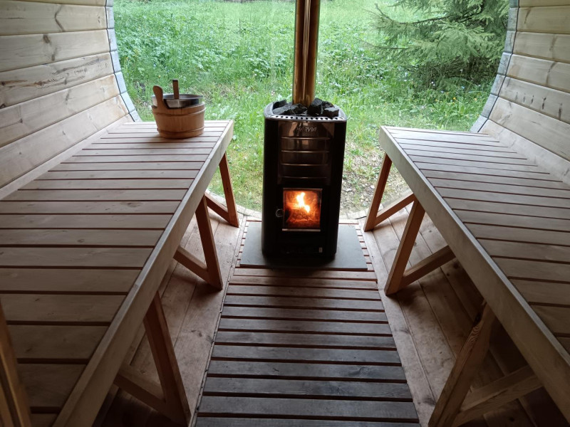 Sauna extérieur avec poêle à bois - © Gîtes de France Sauna extérieur avec poêle à bois