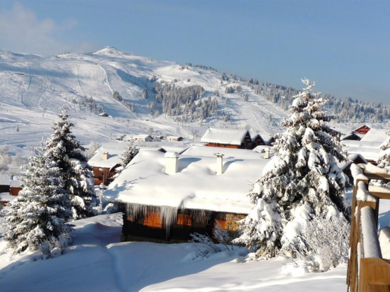 Depuis le balcon, très belle vue Sud-Ouest sur les pistes de la Station 