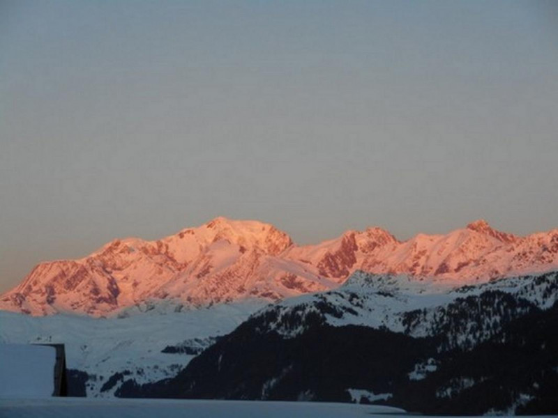 Vue d'un couché de soleil sur le Mont Blanc