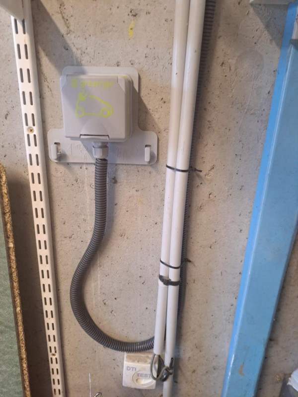 Garage Prise GREEN-UP voit elect. 2,5k/wh environ + rallonge