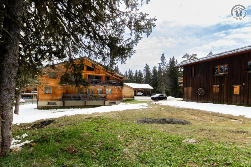 CHALET LES CARONS 7 - LES SAISIES - Arrière du chalet à l'intersaison - © Gîtes de France CHALET LES CARONS 7 - LES SAISIES - Arrière du chalet à l'intersaison