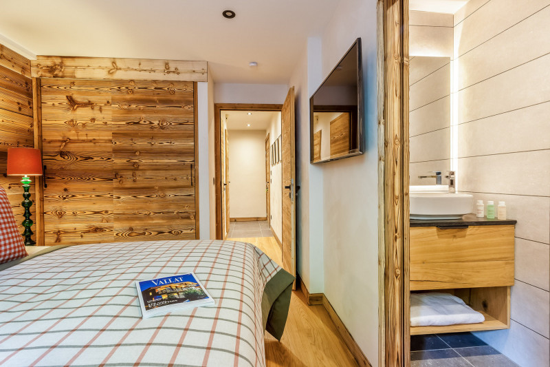 _lv_images___lot_0000000828_07_12422364 _lv_images___lot_0000000828_07_12422364