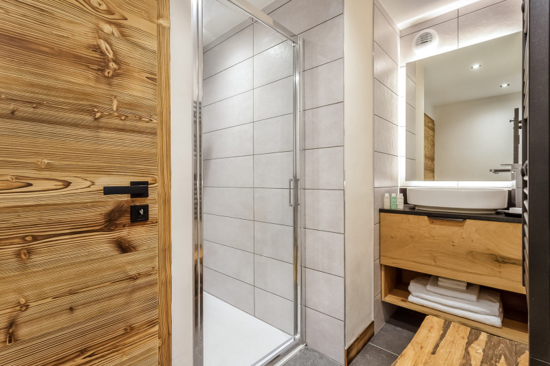 _lv_images___lot_0000000828_08_12422365 _lv_images___lot_0000000828_08_12422365