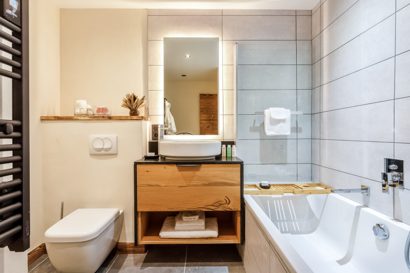 _lv_images___lot_0000000828_09_12422366 _lv_images___lot_0000000828_09_12422366