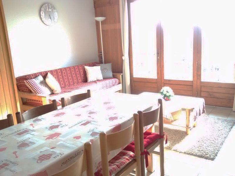 _lv_images___lot_0000000879_03_12235742