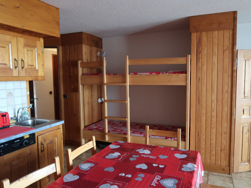 _lv_images__lot_0000000877_03_17155780