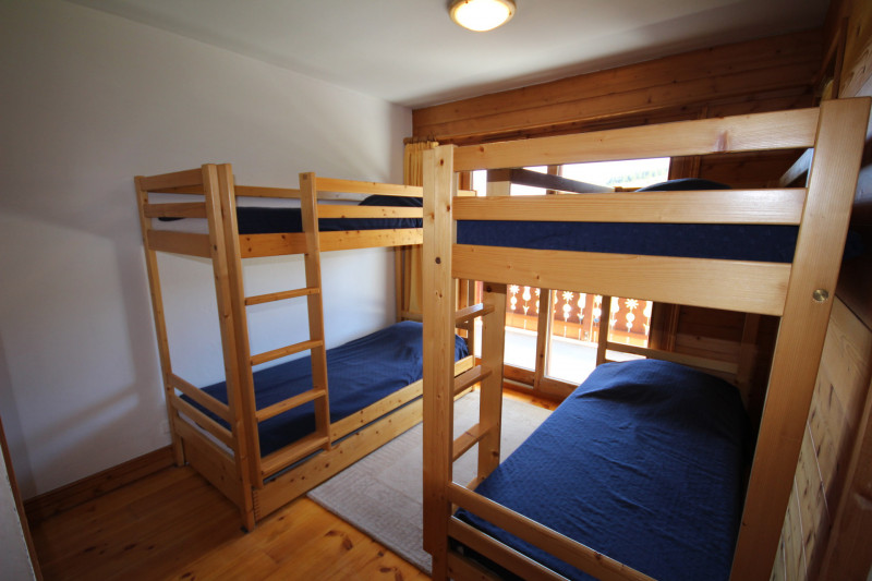 _lv_images__lot_0001050006_02_20251578