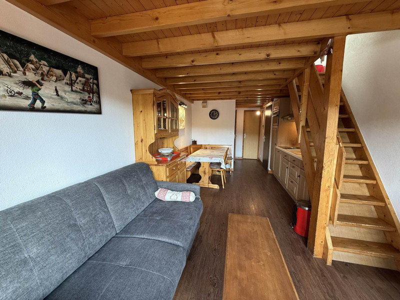 _lv_images__lot_0001060020_09_21690482