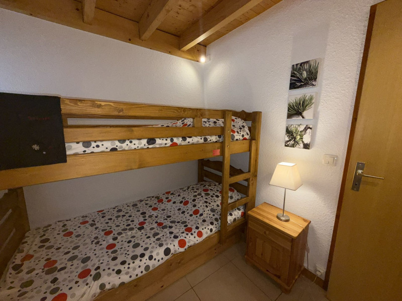 _lv_images__lot_0001060041_12_22019580 _lv_images__lot_0001060041_12_22019580