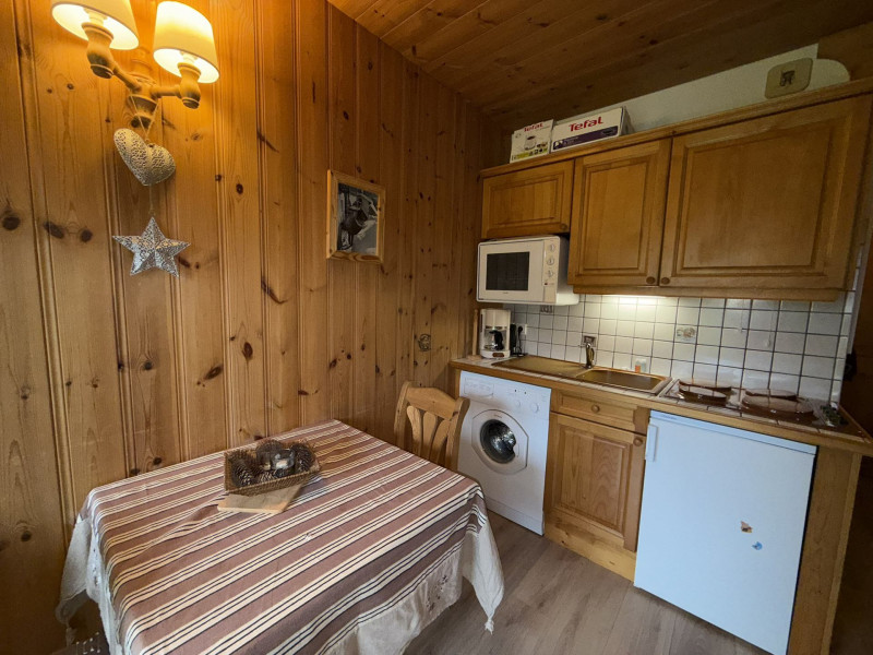 _lv_images__lot_0001070009_02_22289836