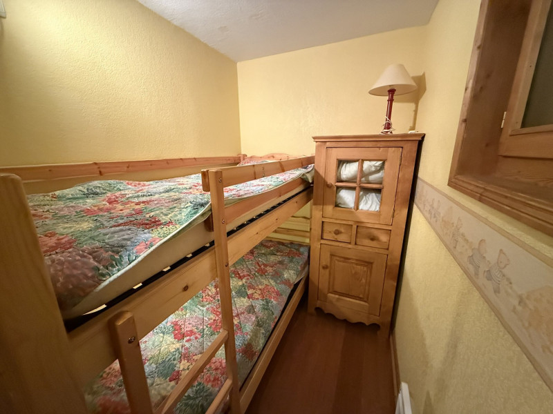 _lv_images__lot_0001070020_09_21306130