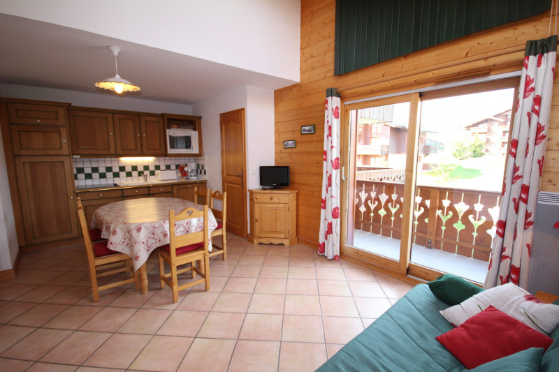 _lv_images__lot_0001080005_01_23561249