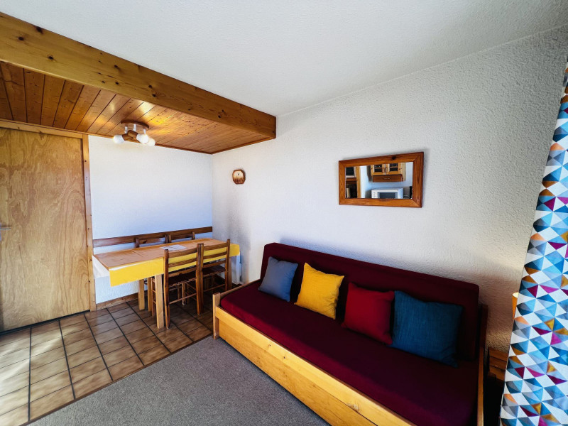 _lv_images__lot_0001100304_01_19624065