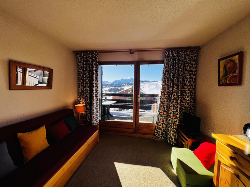 _lv_images__lot_0001100304_02_19624066