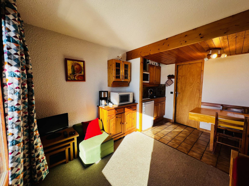 _lv_images__lot_0001100304_08_19624072
