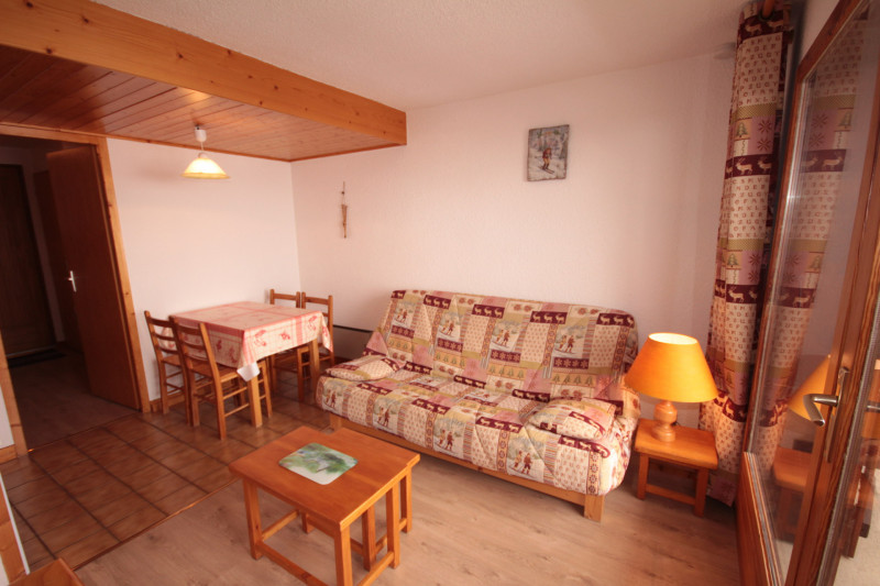 _lv_images__lot_0001100310_01_21796266