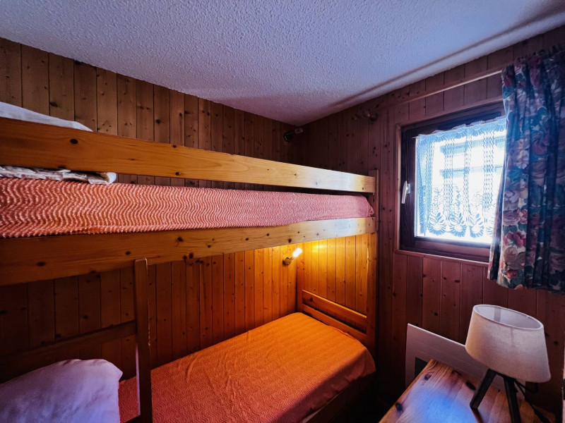 _lv_images__lot_0001100313_09_19758810