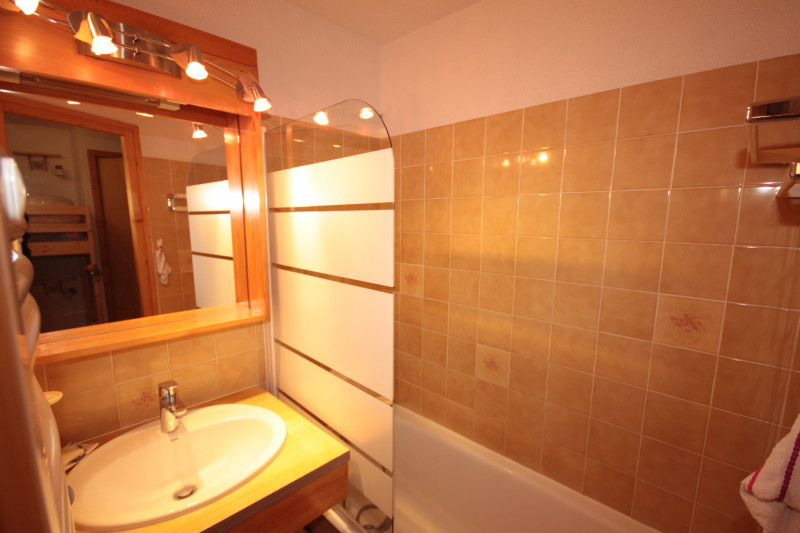 _lv_images__lot_0001110416_03_20264137 _lv_images__lot_0001110416_03_20264137