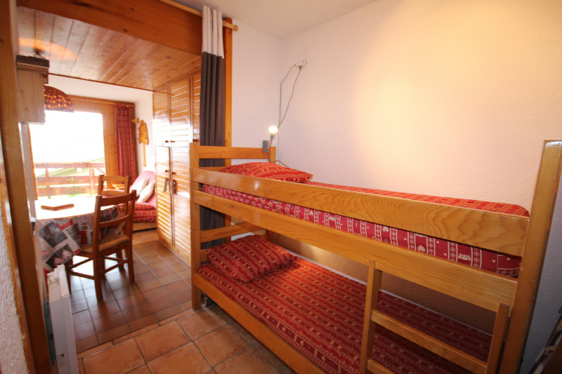 _lv_images__lot_0001170003_02_22043474