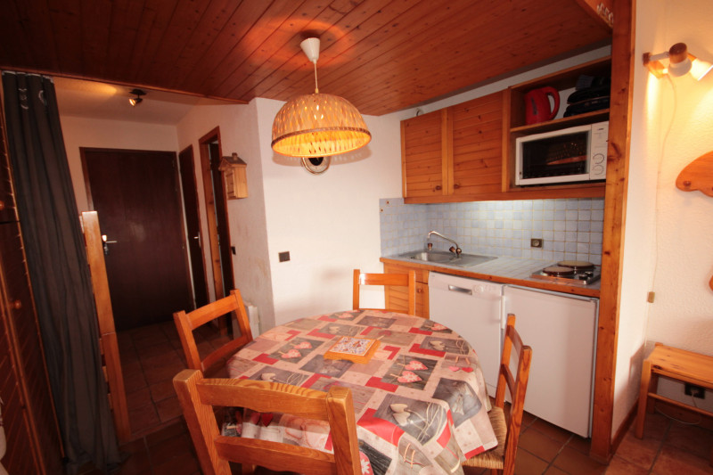 _lv_images__lot_0001170003_08_22348434