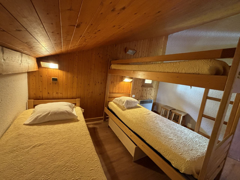 _lv_images__lot_0001170016_09_20251817