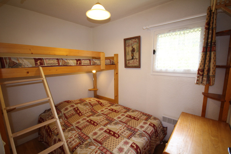 _lv_images__lot_0001200034_02_19070999