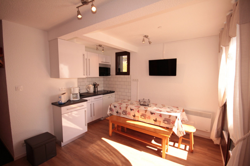 _lv_images__lot_0001210019_02_22266833