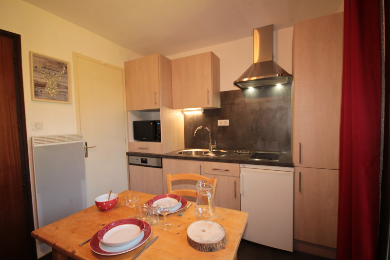 _lv_images__lot_0001210021_08_23399728