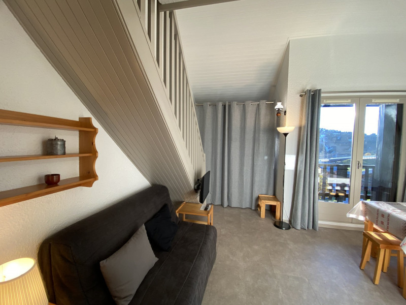 _lv_images__lot_0001210023_10_21854819