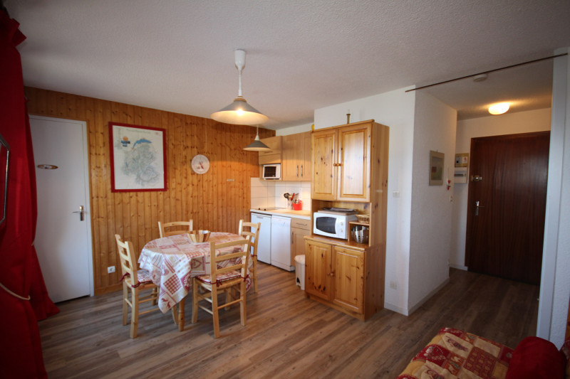 _lv_images__lot_0001220033_01_20254017