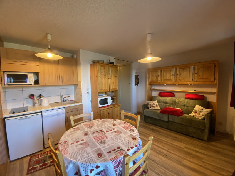 _lv_images__lot_0001220033_01_21972449