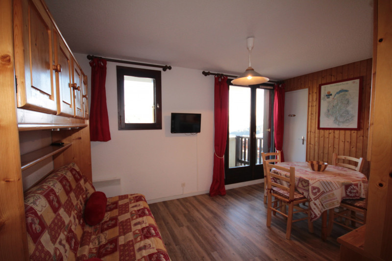 _lv_images__lot_0001220033_07_20264002