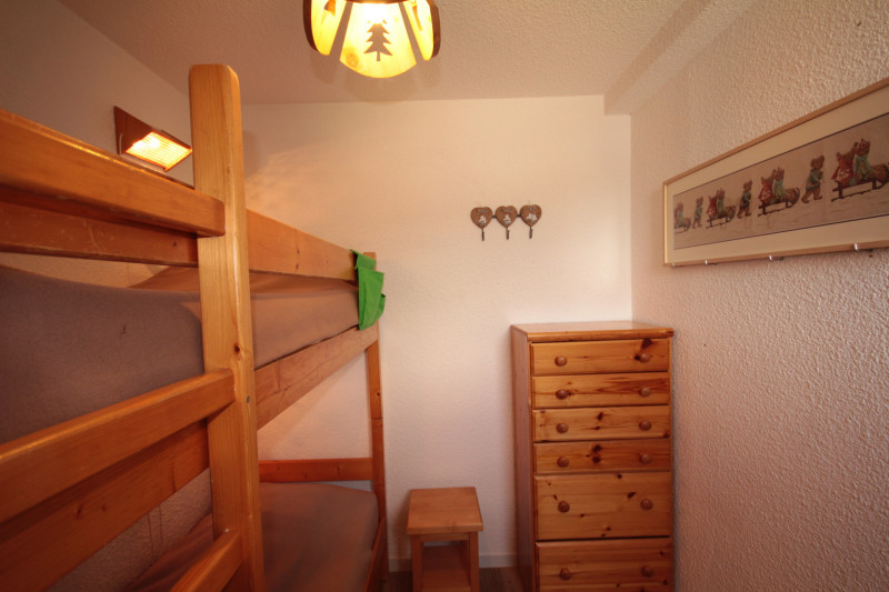 _lv_images__lot_0001220033_08_18925143