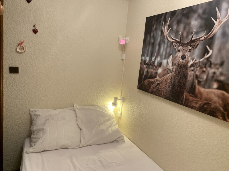 _lv_images__lot_0001240021_02_18647435