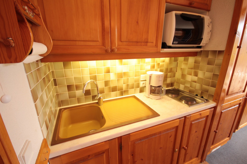 _lv_images__lot_0001370108_08_20263525