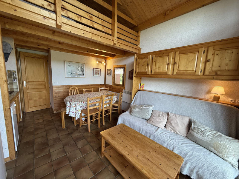 _lv_images__lot_0001380215_01_20252040