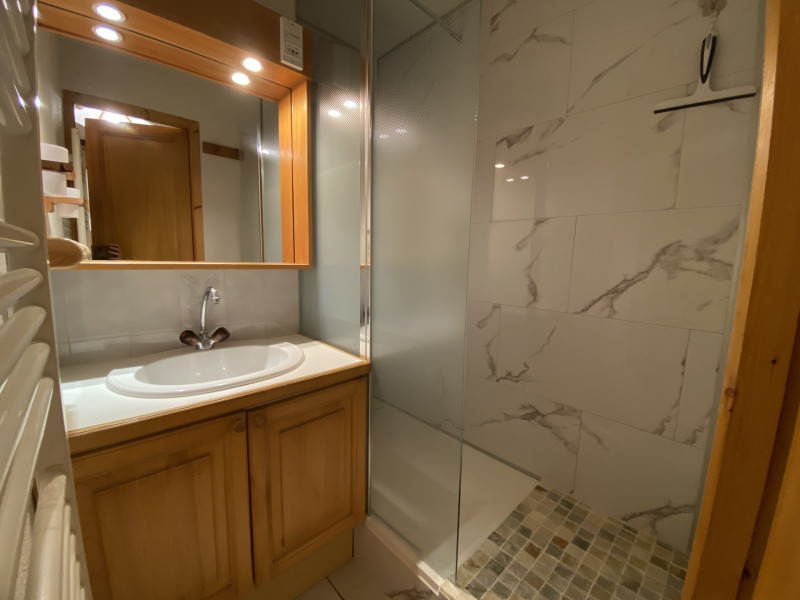 _lv_images__lot_0001390305_09_20810758