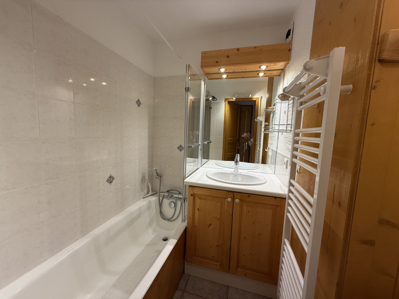 _lv_images__lot_0001420605_03_21771556