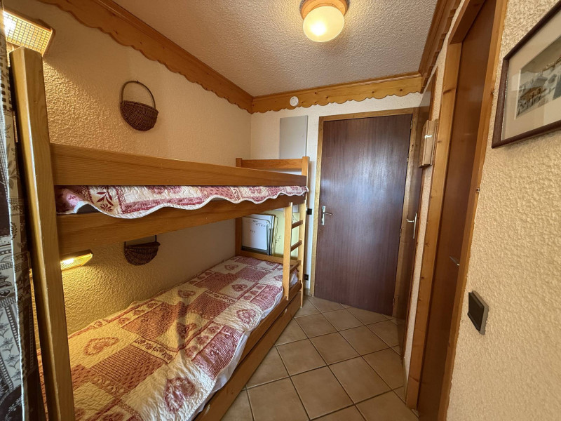 _lv_images__lot_0001440114_02_20576689