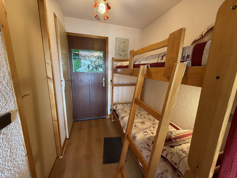 _lv_images__lot_0001440115_02_21796619