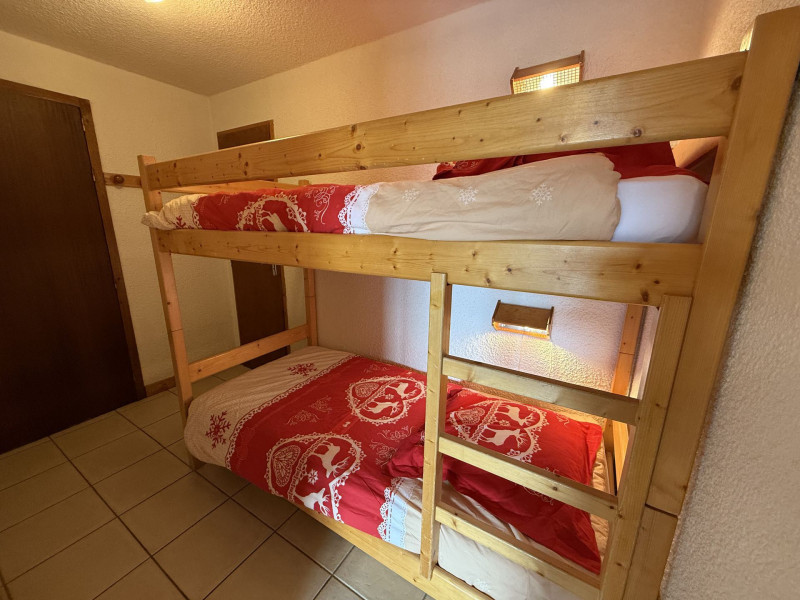 _lv_images__lot_0001440122_09_20518759